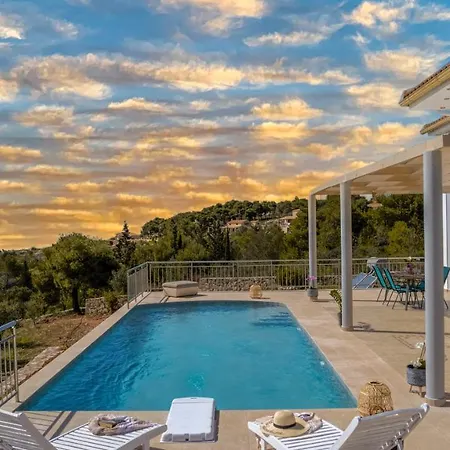 Villa Guesto With Private Pool Anafonitria