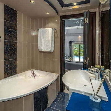 Villa Guesto With Private Pool Anafonitria
