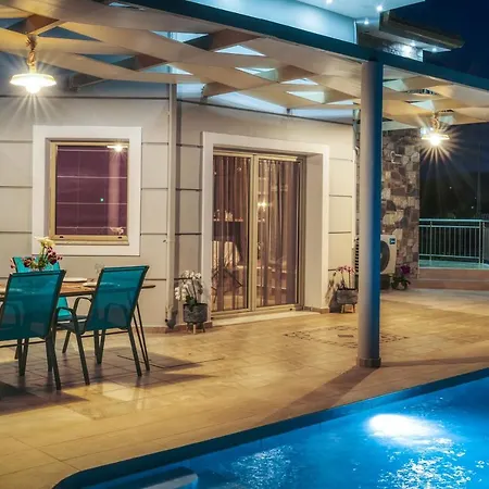Villa Guesto With Private Pool Anafonitria