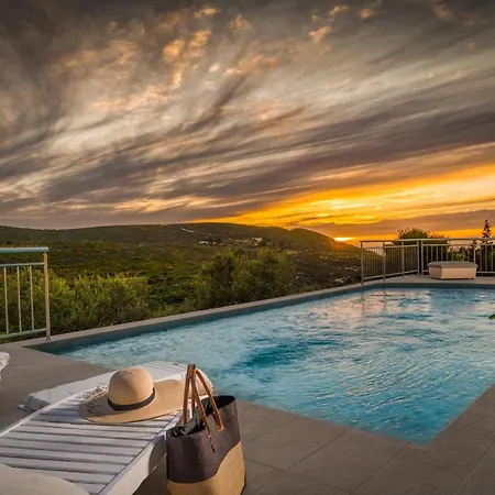 Guesto With Private Pool Villa Anafonitria