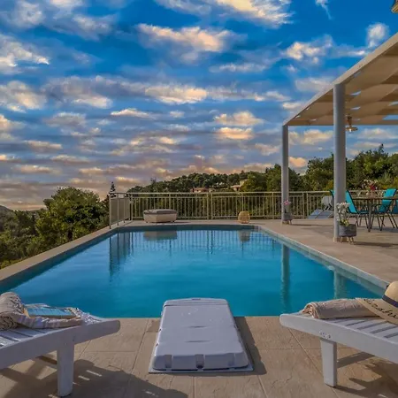 Villa Guesto With Private Pool Anafonitria
